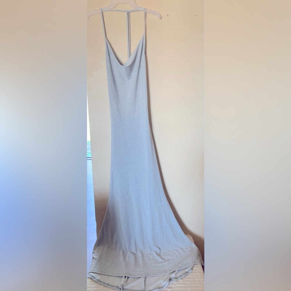 beautiful long silver dress open back with straps around neck and back size
XS